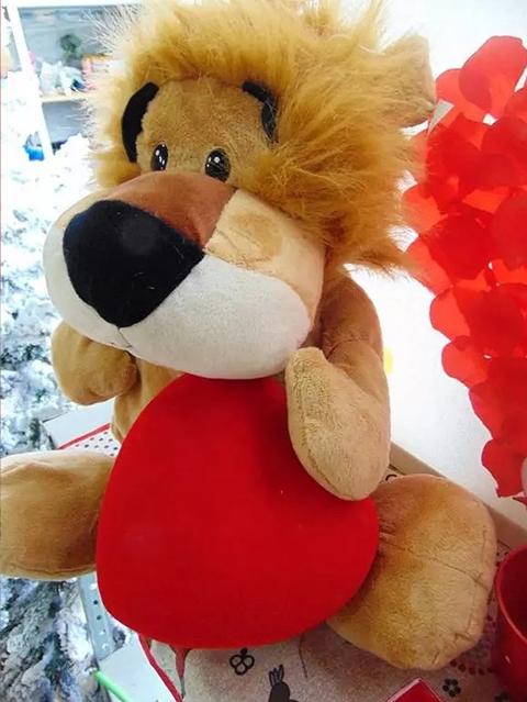 Leoncino H 20 e H 40 con cuore vellutato Articolo per S. Valentino - Sconti per Fioristi e Aziende