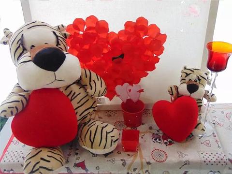 Tigrotto H 20 e H 40 con cuore vellutato Articolo per S. Valentino - Sconti per Fioristi e Aziende