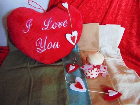 Moccolo con Nastro Cuori H 9 dm. 5,5 Articolo per San Valentino - Sconti per Fioristi e Aziende