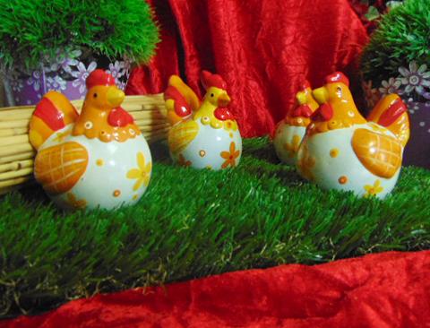Gallo e gallina a coppia  in terracotta - Sconti per Fioristi e Aziende . - smaltata e decorata