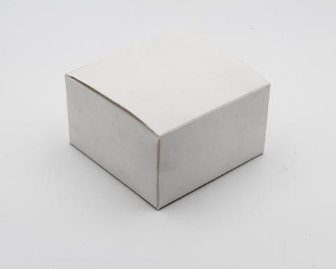 Scatola per bomboniera H 6 cm. 10 x 10  - Sconti per Fioristi, e Aziende  -  lino bianco pieghevole
