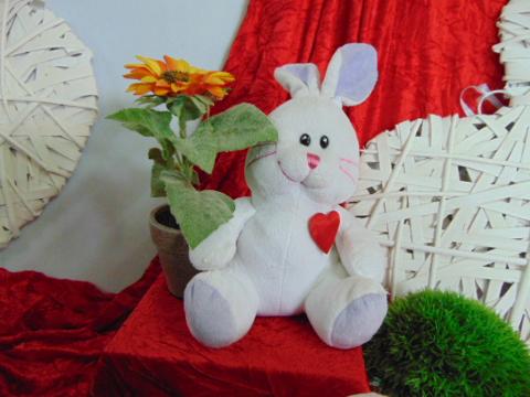 Peluche coniglio H 25  con cuore adatto per S.Valentino - Sconti per Fioristi e Aziende