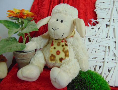 Pecorella Peluche H 30 con sciarpa in 3 colori - Sconti per Fioristi e Aziende