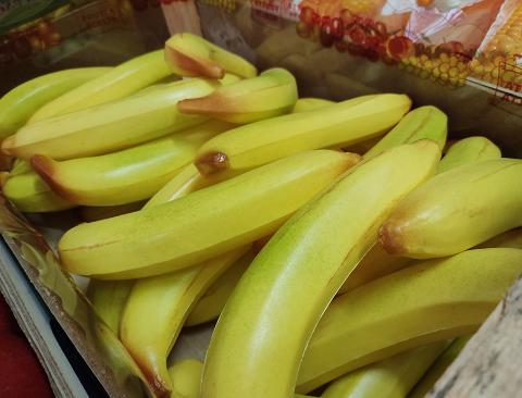Banana gigante artificiale in plastica H 33 cm dm. 6.5 - Sconti per Fioristi e Aziende e Wedding