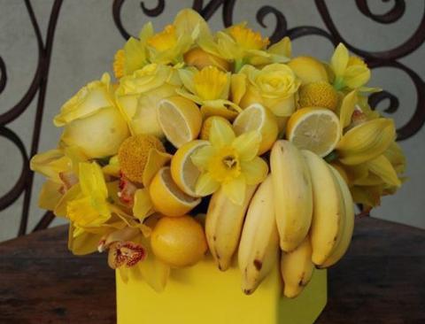 Banana gigante artificiale in plastica  - Sconti per Fioristi e Aziende e Wedding . - H 33 cm dm. 6.5