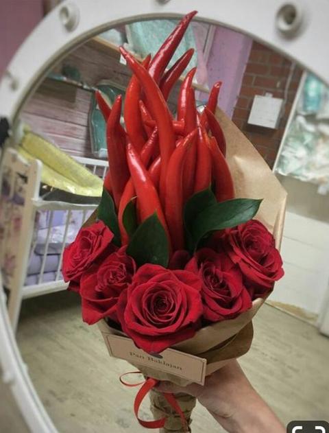 Peperone rosso artificiale in plastica - Sconti per Fioristi e Aziende . - H 16 cm dm. 4