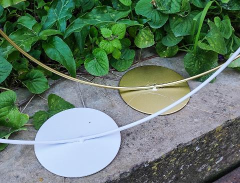 Cerchio dm.40 su piedistallo  - Sconti per Fioristi e Aziende . - Bianco e Oro