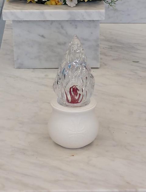 Lumino fiamma in vetro H 18 cm luce tremolante Rosso/Bianco/Blu durata 365 giorni - Sconti per Fioristi e Aziende