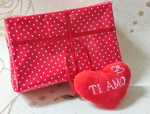 Cuscino Cuore Velluto Rosso - Sconti per Fioristi e Aziende - Dm. 12 con scritta Ti amo