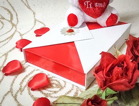 Scatola con margherita cuore magnetica adatto a San Valentino - Sconti per Fioristi e Aziende