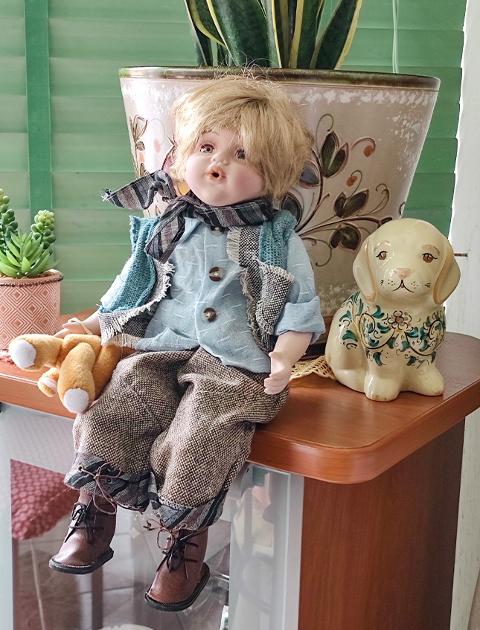Bambola porcellana H 40 - Sconti per Fioristi e Aziende  -  con teddy