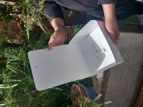 Scatola per bomboniera H 6 cm. 22 x 22  - Sconti per Fioristi, e Aziende -  lino bianco pieghevole