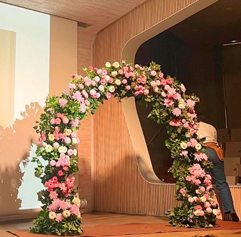 Arco arrotondato in ferro - Sconti per Fioristi e Aziende . - H 250 largo cm. 215