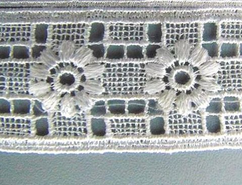 Merletto Catenella Fiorita  - Sconto per Fioristi e Aziende - Bianco e Avorio - Vendita a metro