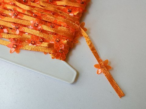 Passamaneria con fiori PVC - Sconto per Fioristi e Aziende - Vendita al metro
