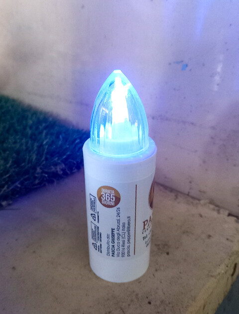 Lumino fiamma in vetro H 18 cm luce fissa Rosso/Bianco/Blu durata 365 giorni - Sconti per Fioristi e Aziende