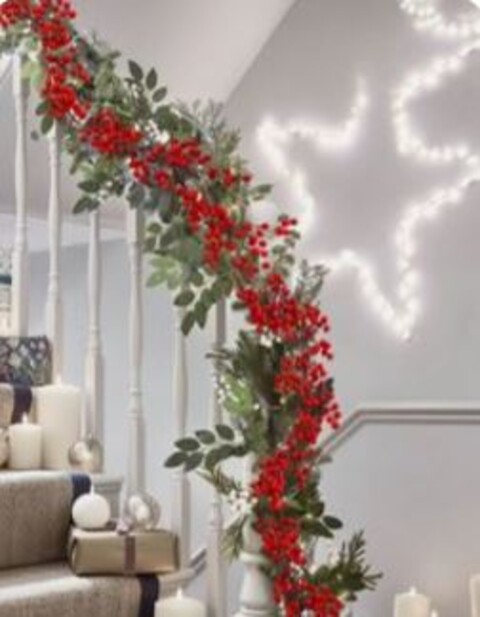 Ramo Red Berry H 140 cm. - Sconti per Fioristi e Aziende - con pigne e bacche rosse