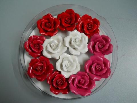 Rose resina x 12  con adesivo - Sconti per Fioristi e Aziende - in 2 colori