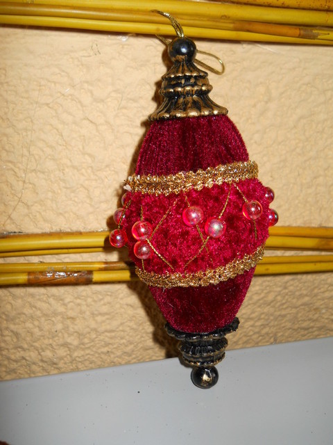 Palline x 2 in velluto rosso - Sconti per Fioristi e Aziende -  A goccia dm.8 decoro perle