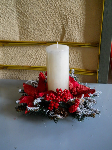 Coroncina con poinsettie natalizia - Sconti per Fioristi e Aziende
