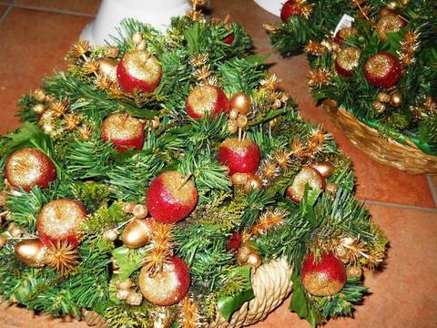 Pick Mela glitterata con pino verde - Sconti per Fioristi e Aziende