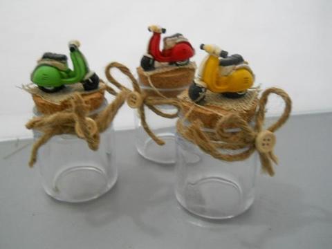 Barattolo in vetro con scooter   H 10 in resina in 3 colori