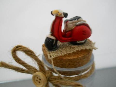 Barattolo in vetro con scooter   H 10 in resina in 3 colori