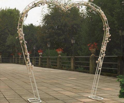 Arco a cuore in ferro bianco  - Sconti per Fioristi e Aziende . -  H 250 largo cm. 210