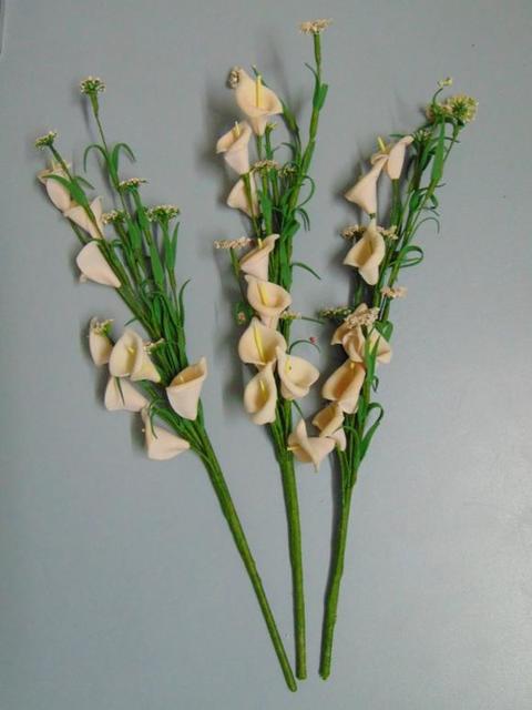 Calla Spray x 8 H 35 in Polifoam - Sconti per Fioristi e Aziende