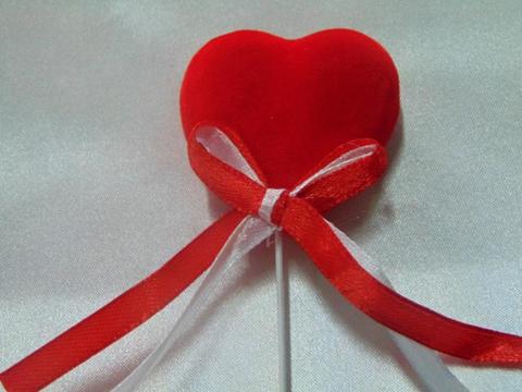 Cuoricini red velvet steccati cm.5 conf. x 6 Articolo per San Valentino - Sconti per Fioristi e Aziende