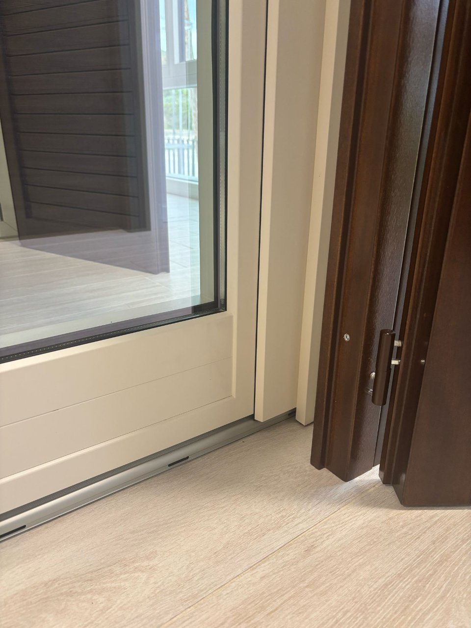 Portafinesta con oscuro e bugna inferiore Legno_Alluminio Infissi Vaccaro LEGNO/ALLUMINIO