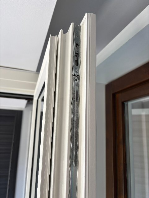 Portafinesta con oscuro e bugna inferiore Legno_Alluminio Infissi Vaccaro LEGNO/ALLUMINIO