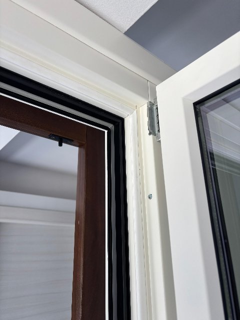 Portafinesta con oscuro e bugna inferiore Legno_Alluminio Infissi Vaccaro LEGNO/ALLUMINIO