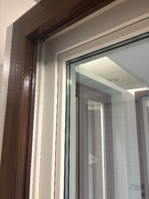 Portafinesta con oscuro e bugna inferiore Legno_Alluminio Infissi Vaccaro LEGNO/ALLUMINIO
