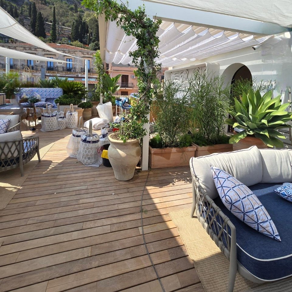 Tenda a onde e patio realizzati