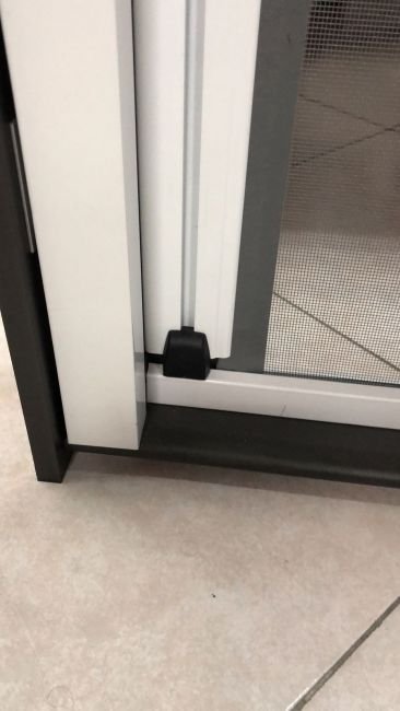 Zanzariera a Molla Laterale e Centrale Su Misura