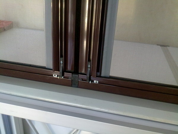 Zanzariera a Molla Laterale e Centrale Su Misura