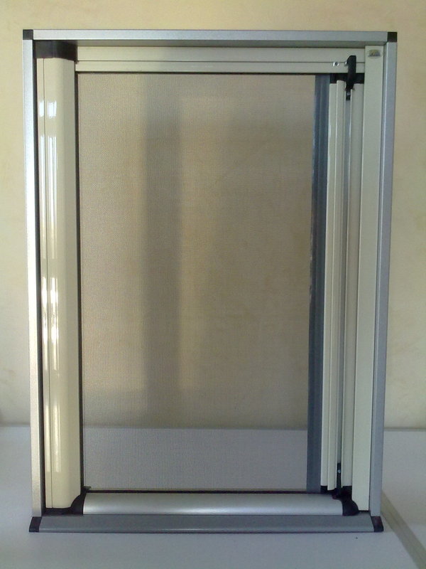 Zanzariera a Molla Laterale e Centrale Su Misura