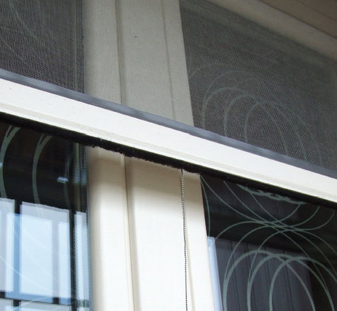 Zanzariera verticale a molla con bottoni + rallentatore