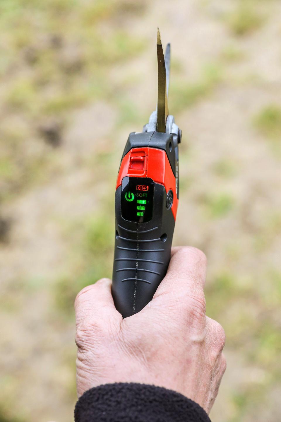 FORBICE ELETTRICA A BATTERIA PER POTATURA CON SENSORI - INFACO F3020