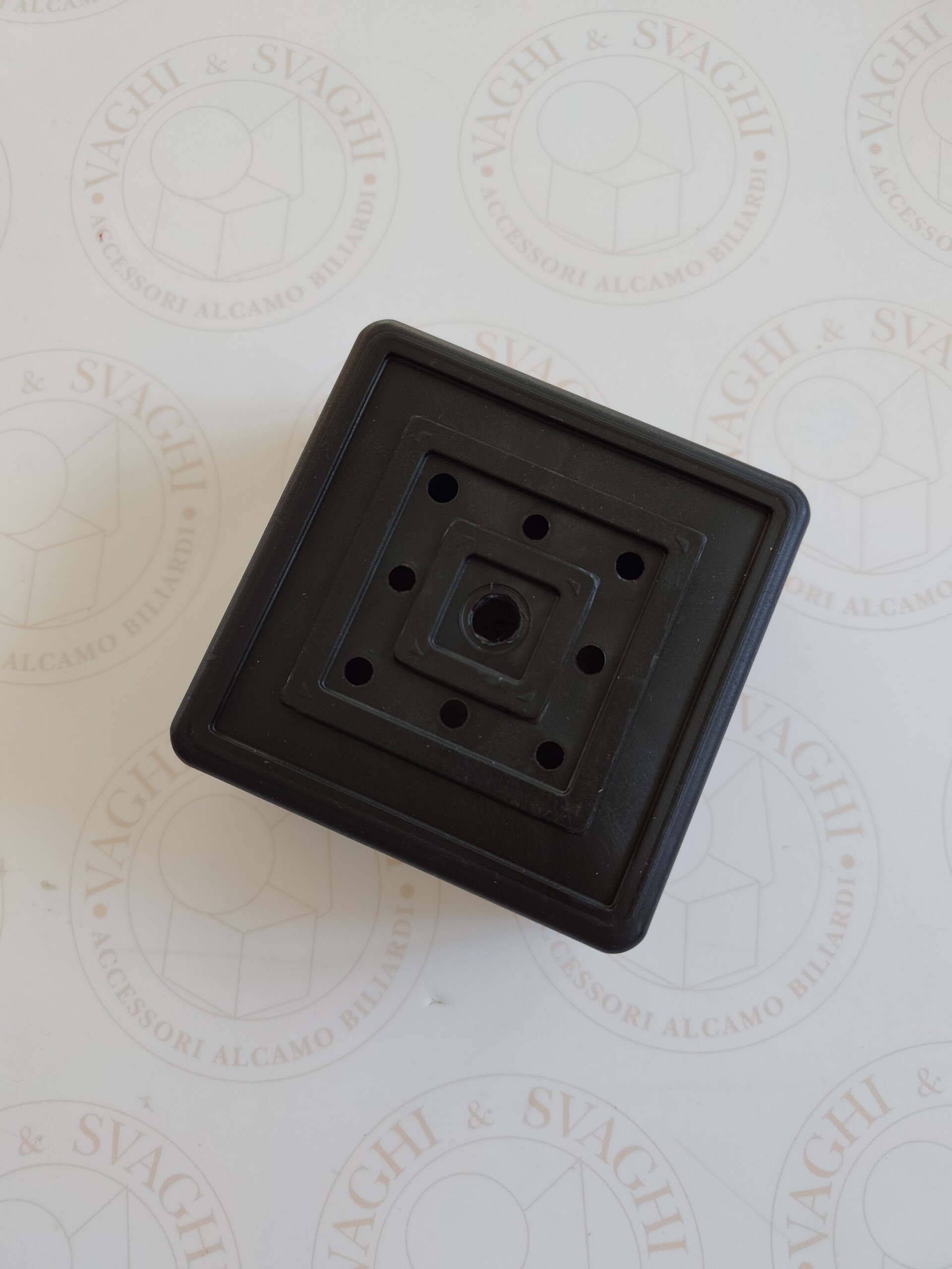 PIEDINO FILETTATO IN PLASTICA GARLANDO PER GAMBA 90 X 90