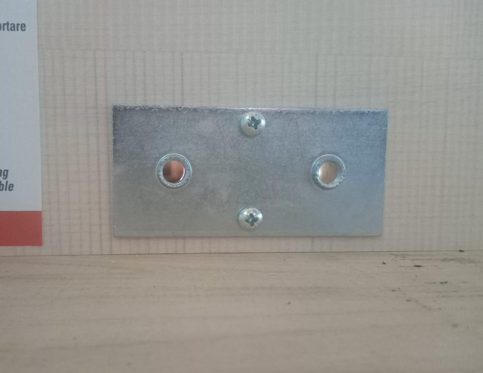 PIASTRA FISSAGGIO GAMBE GARLANDO CON FORO FILETTATO ART. 71