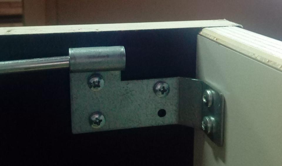 ANGOLARE INFERIORE DESTRO GARLANDO PER CHIUSURA ART. 30