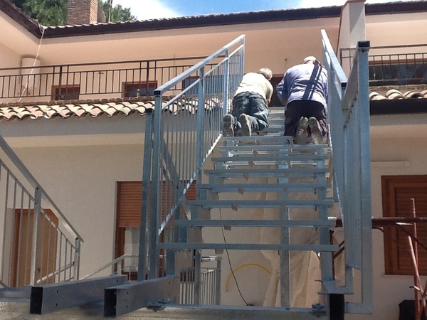 Scala di servizio esterna Mondello