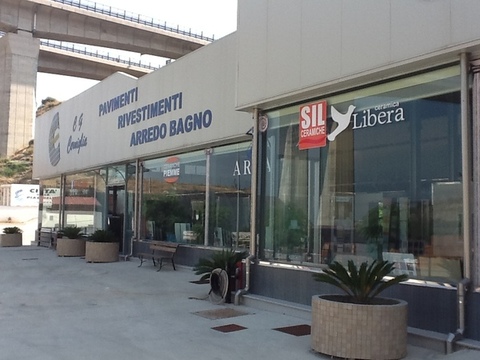 Città della piastrella Santo Stefano di Camastra Capannoni verniciati in trave