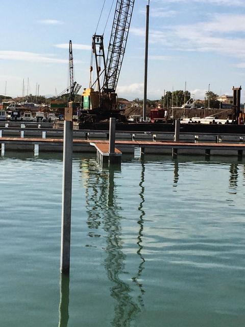 Strutture metalliche per pontili galleggianti Porto Nautico di Cecina Spa