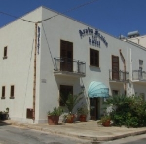 HOTEL ARABA FENICE di San Vito Lo Capo (Trapani), realizzazioni infissi esterni in legno