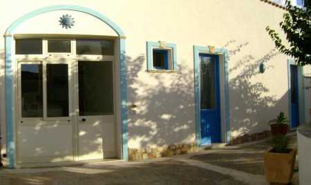 B&B SOLE AZZURRO di Custonaci (Trapani), realizzazione  infissi esterni e arredamento su misura