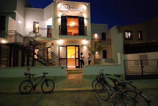 HOTEL ALTA MAREA di San Vito Lo Capo (Trapani), realizzazioni infissi esterni in legno