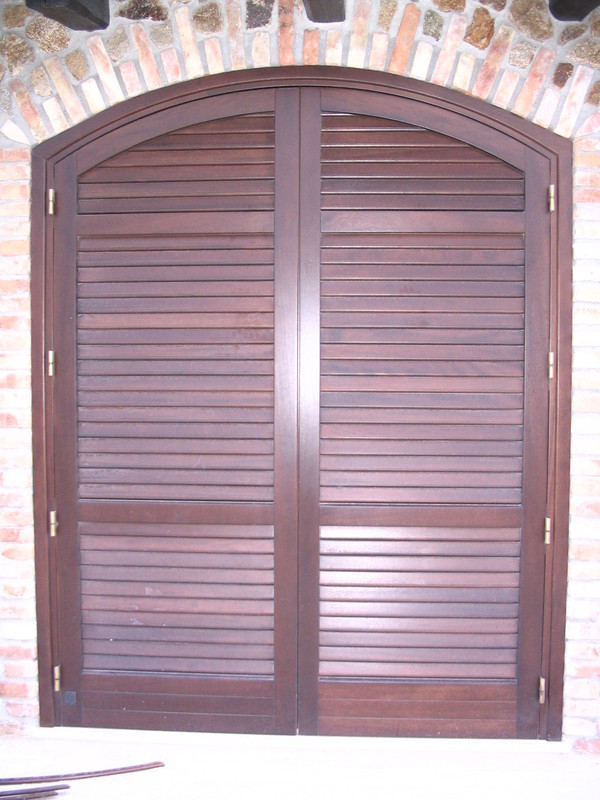 Realizzazione infissi ad arco